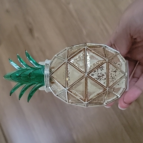 Pineapple Wallflower Plug - Picture 5 of 8